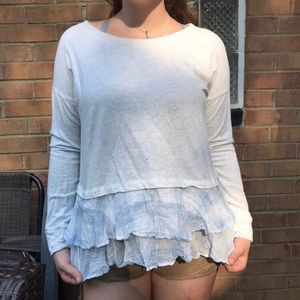 Lightweight Long sleeve shirt with ruffle base